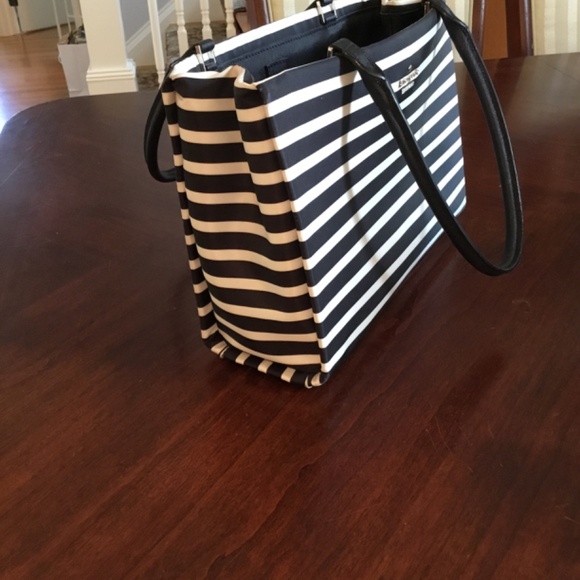 Kate Spade New York black and white tote - Picture 7 of 7